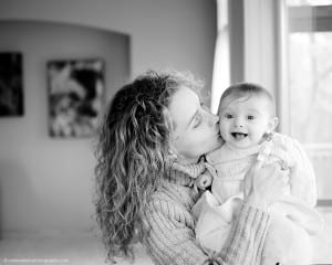 lifestyle photography mom with baby